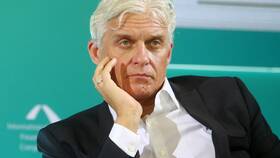 Где сейчас находится Олег Тиньков в SELA