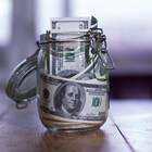 Почему банки продают валюту